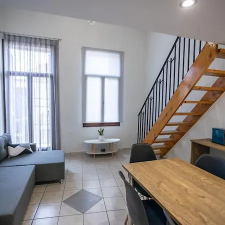 Quaint Coastal Loft 3 Apartment *