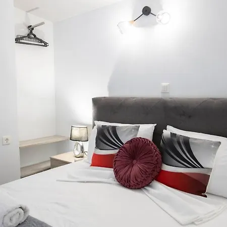 Quaint Coastal Loft 3 *