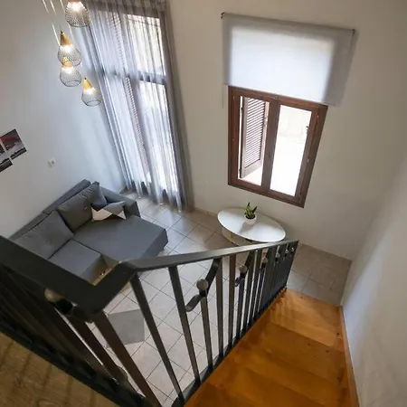 Quaint Coastal Loft 3 Апартаменти