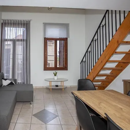 Апартаменти Quaint Coastal Loft 3 *